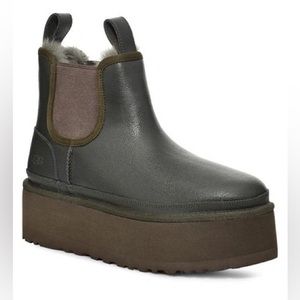 *SOLD* UGG Neumal Platform Chelsea Boots Forest Night size 9